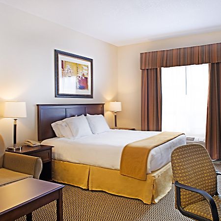 Holiday Inn Express Hotel & Suites - Slave Lake By Ihg Room photo