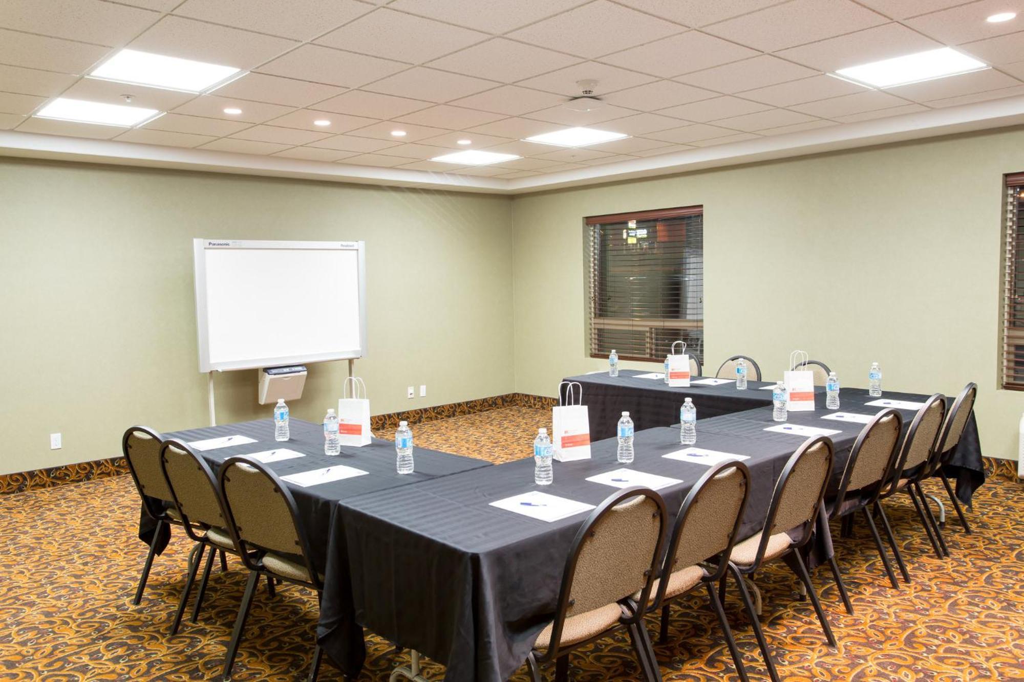 Holiday Inn Express Hotel & Suites - Slave Lake By Ihg Exterior photo