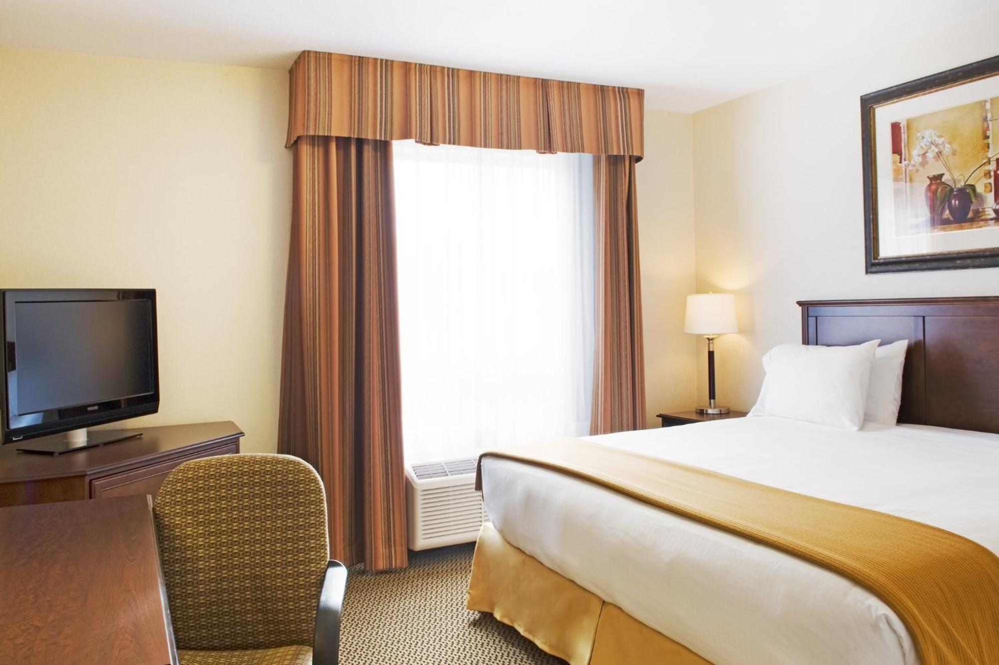 Holiday Inn Express Hotel & Suites - Slave Lake By Ihg Exterior photo