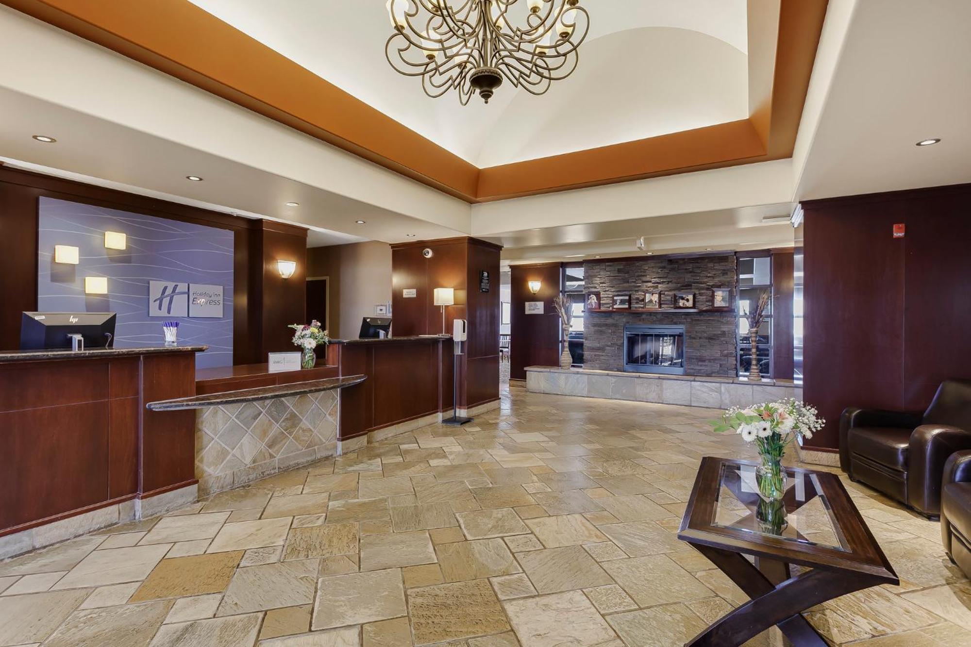 Holiday Inn Express Hotel & Suites - Slave Lake By Ihg Exterior photo