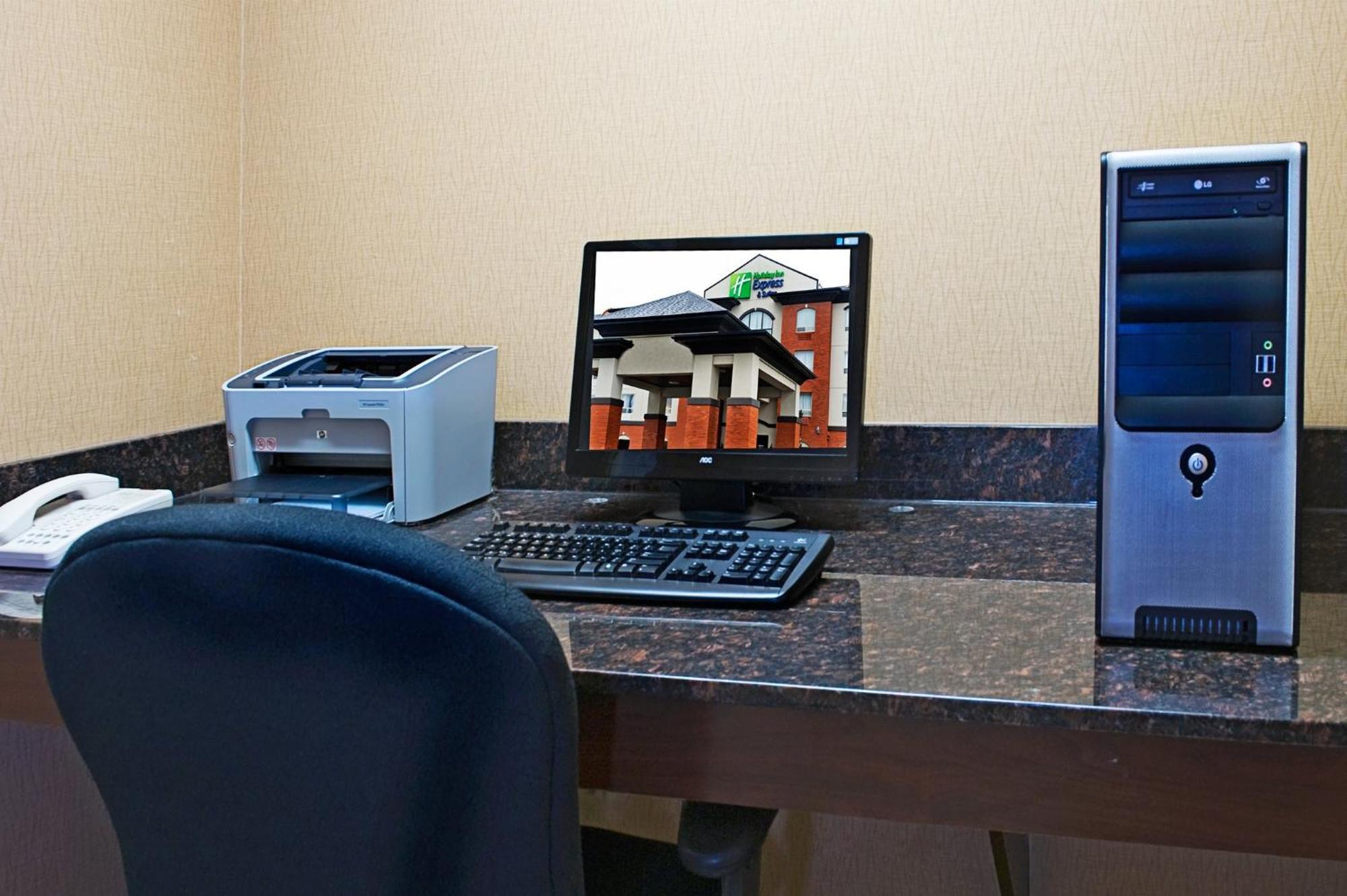Holiday Inn Express Hotel & Suites - Slave Lake By Ihg Exterior photo