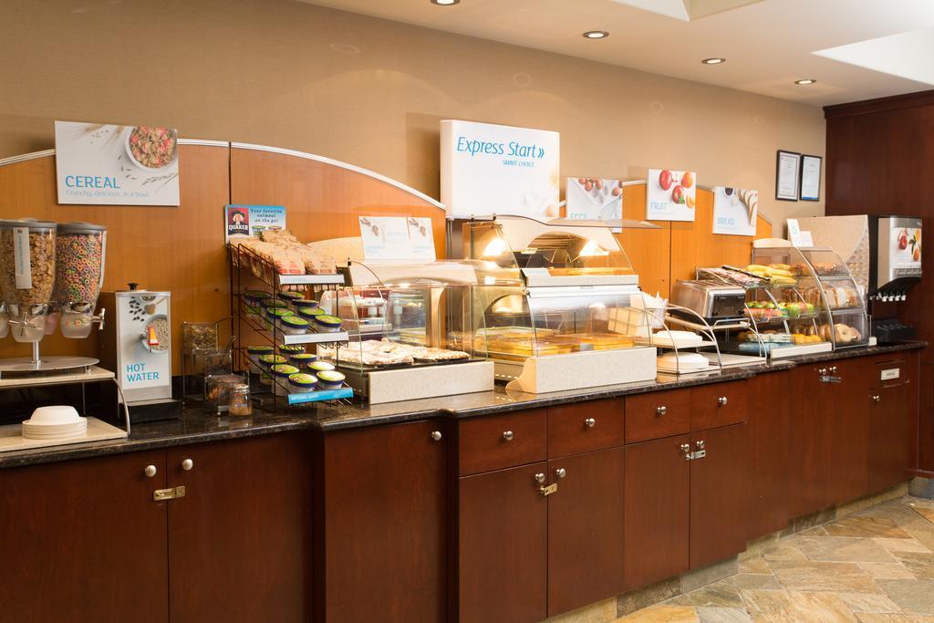 Holiday Inn Express Hotel & Suites - Slave Lake By Ihg Exterior photo